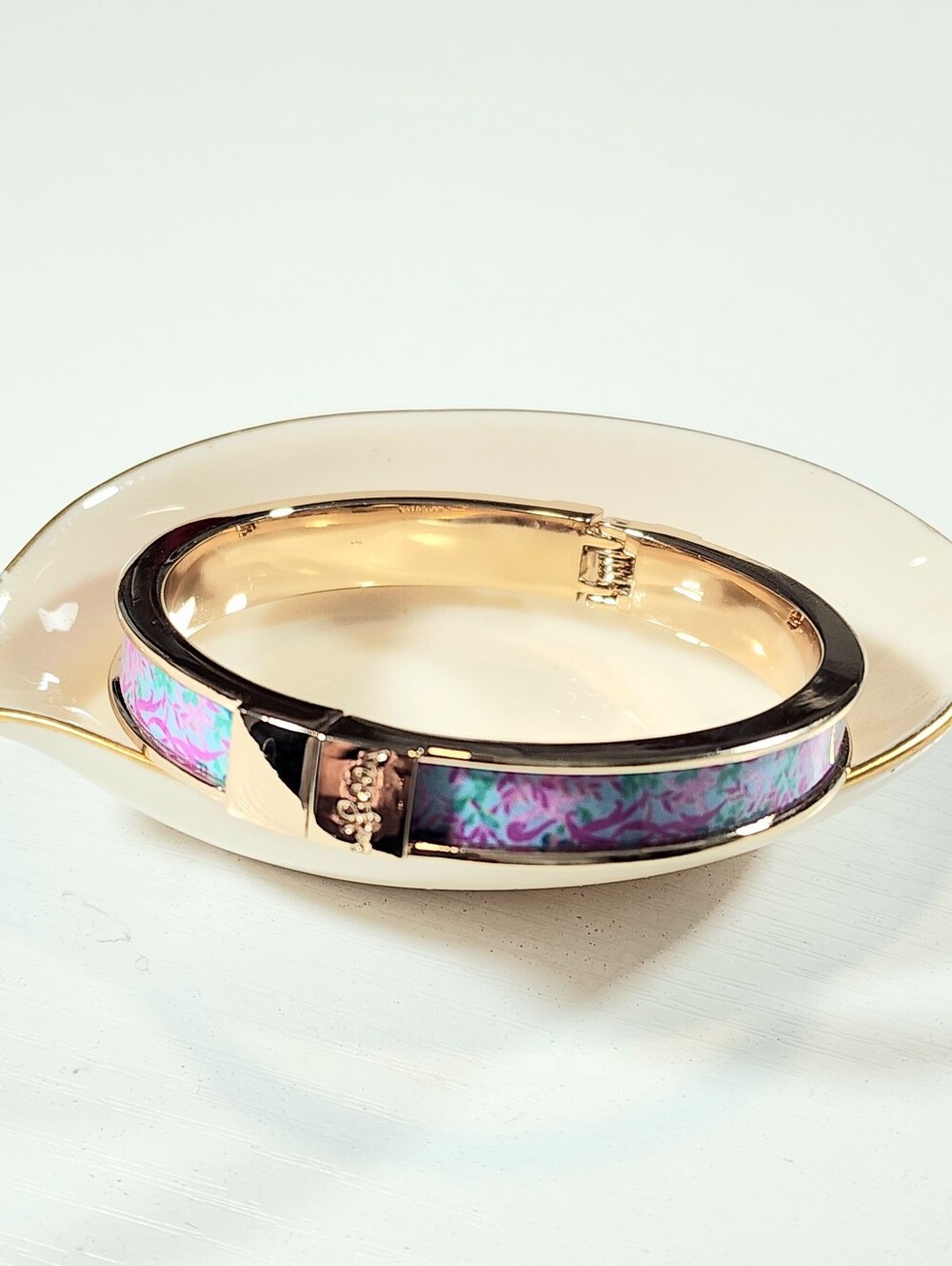 Lilly Pulitzer Seaweed Samba Photodome Bangle Bracelet .